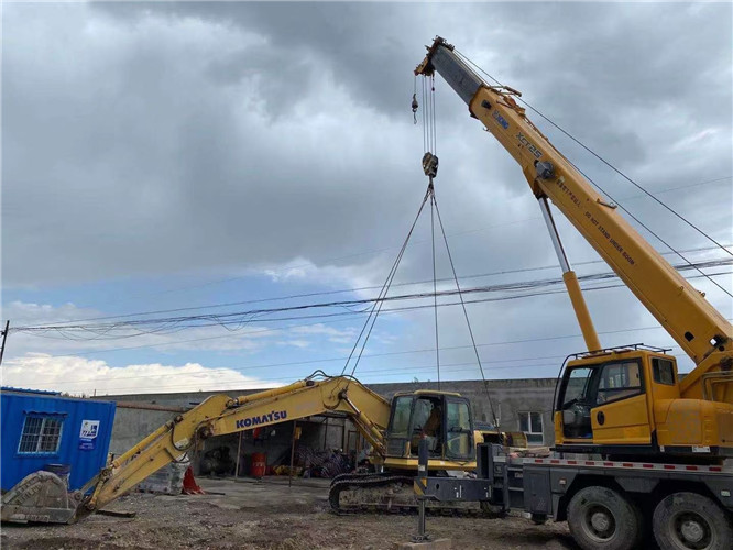 云冈区25吨吊车的工作半径是多少？