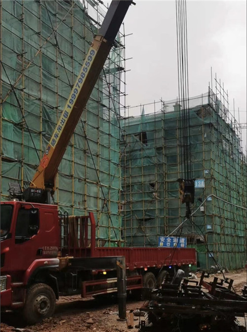 云冈区“慢工细活”—— 吊车的 “微动控制” 技术