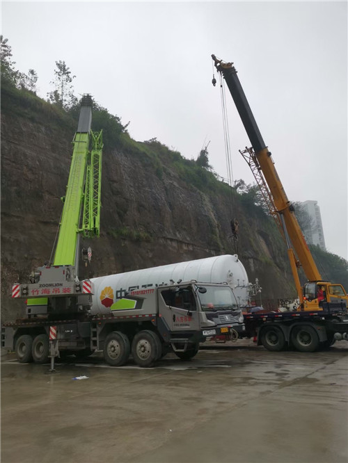 云冈区“不怕风雨冻”—— 吊车的 “恶劣环境适应” 技术
